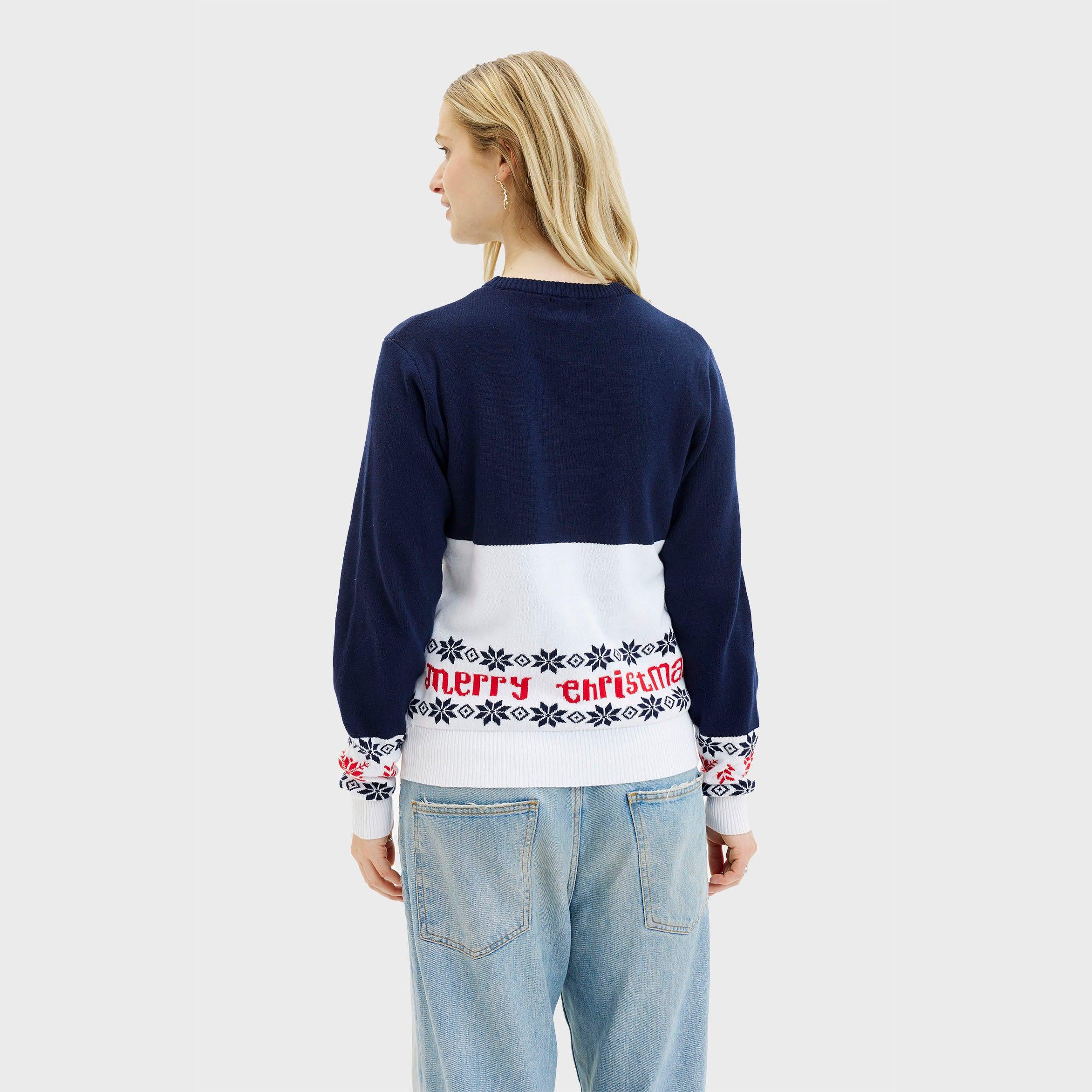 Damen Weihnachtspullover aus nachhaltiger Baumwolle in Blau mit Merry Christmas Schriftzug hinten.